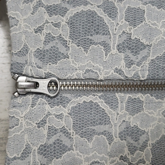 Brooks Brothers Red Fleece gray with lace overlay short sleeve top Size Medium - Picture 4 of 7